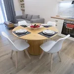 Luxury Larissa