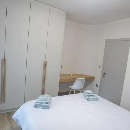 アパート Luxury ラリサ